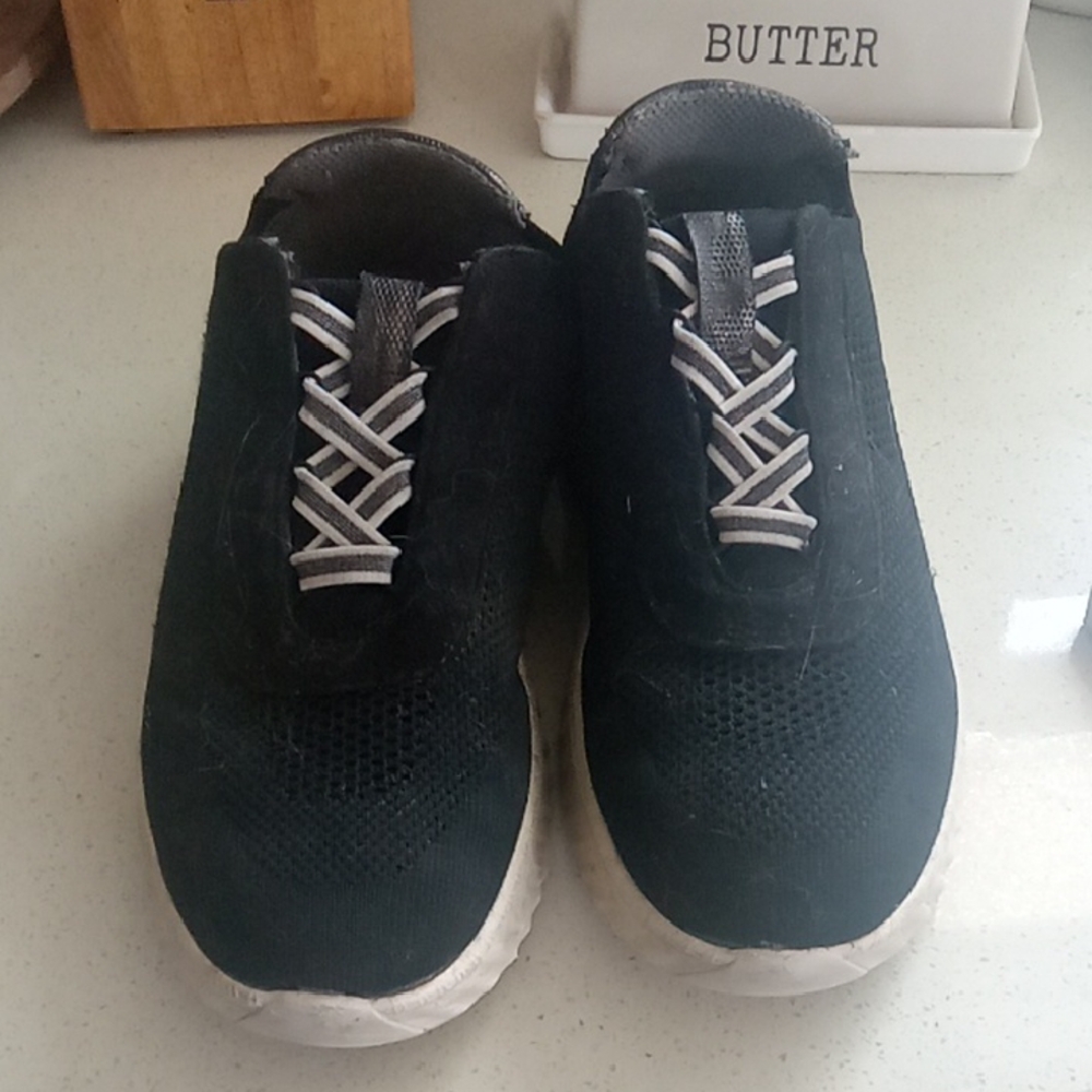 Wander Black and White Slip-On Sneakers